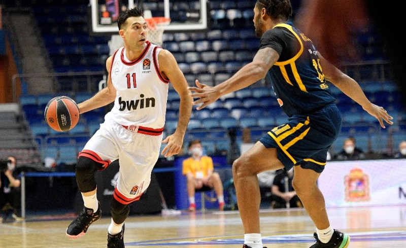 Τη διέλυσε...