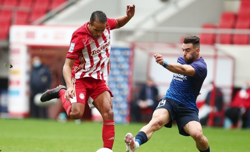 Σαλάχ, Μανέ και Ομπαμεγιάνγκ...βλέπουν την πλάτη του «πιστολέρο»