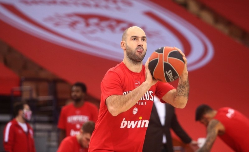 Σπανούλης και Ολυμπία απολαμβάνουν το χιόνι με τα παιδιά τους (video)