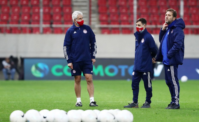 «Θα χρειαστεί να περιμένουμε...»