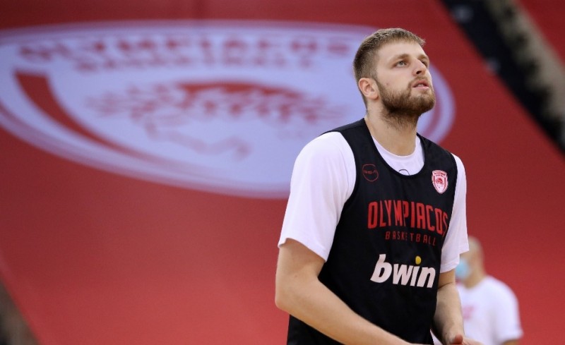 Προπονήθηκε ο Χαραλαμπόπουλος