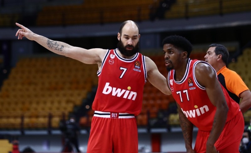 «Μαθαίνω πολλά από τους συμπαίκτες μου»