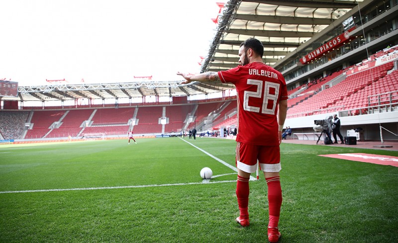 Υπογράφει ο Βαλμπουενά!