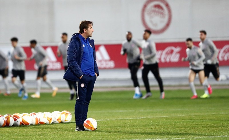 Μισή ομάδα, φουλ δουλειά