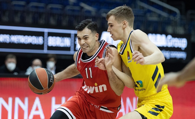 Στο Ντουμπάι ο Σλούκας (photo)