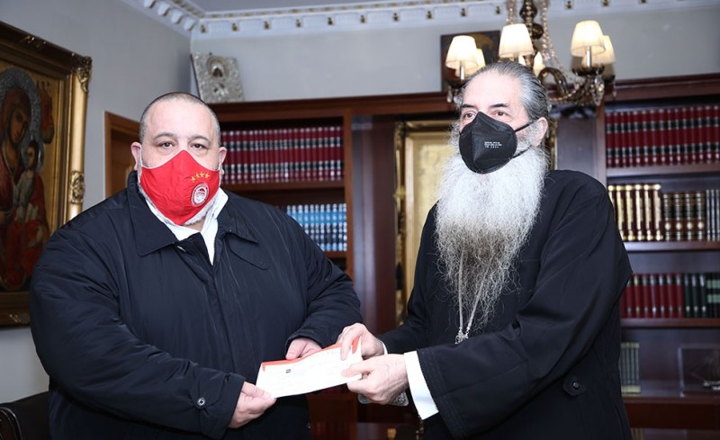 Κοντά στην Ιερά Μητρόπολη Πειραιά ο Θρύλος! (photos)