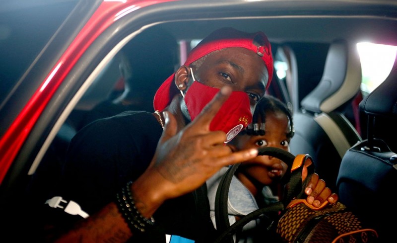 Οι πρώτες στιγμές από την άφιξη Ονιεκούρου! (photos)