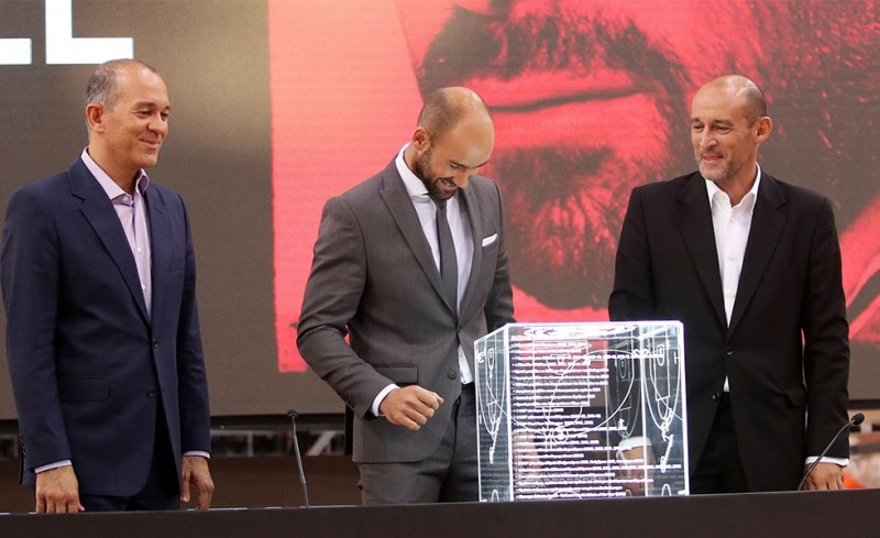 Έπαθε... πλάκα ο Σπανούλης με το δώρο του Ολυμπιακού!