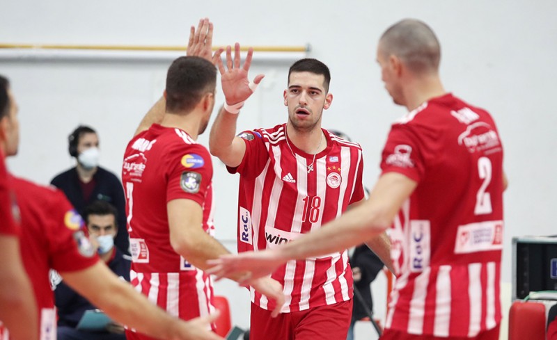 Κυρίαρχος ο Θρύλος στη Σύρο