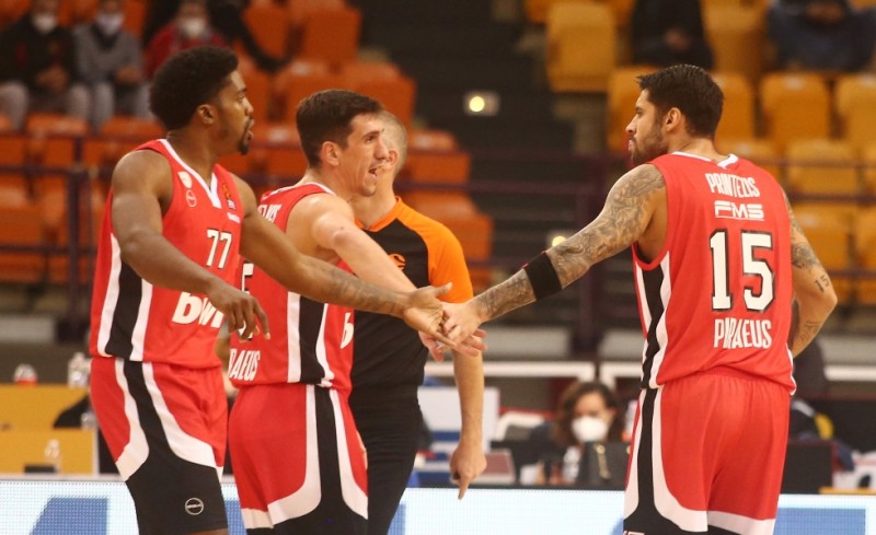 Να διατηρήσει το αήττητο του ΣΕΦ