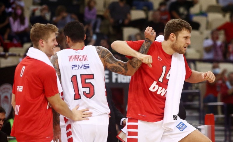 Χριστούγεννα με κύπελλο για τον Θρύλο!