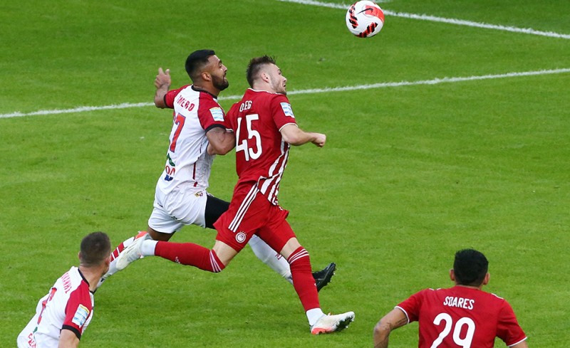 «Η ΚΕΔ συμφωνεί με το πέναλτι». Και άσε τον μεταφραστή να κλαίει!