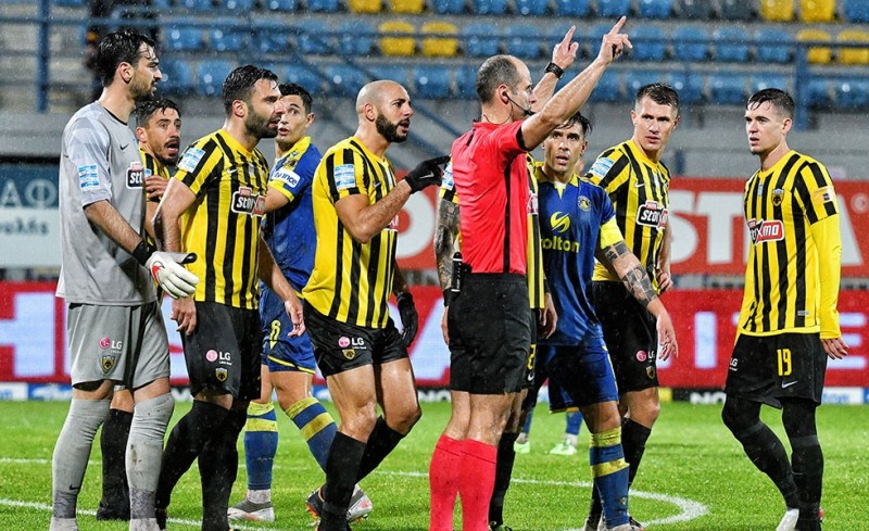 Δίχως συστολές! Καραντώνη μας έβαλε στο Περιστέρι!