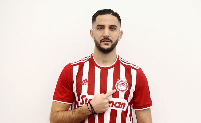 Υπέγραψε ο Κώστας Μανωλάς! (Photos)