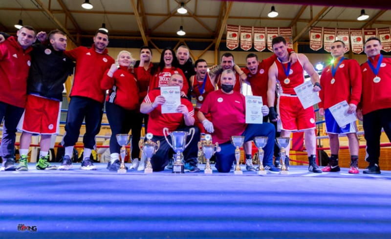 Σάρωσαν τα «κόκκινα γάντια»: Τέταρτο σερί πρωτάθλημα!