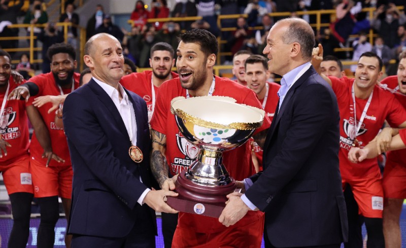 Θύρα 7: «Η δικαίωση του “μέχρι τέλους”. Δόξα στα παιδιά σου Ολυμπιακέ!»