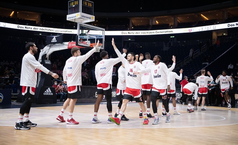 «Κλειδώνει» το πλεονέκτημα ο Θρύλος!