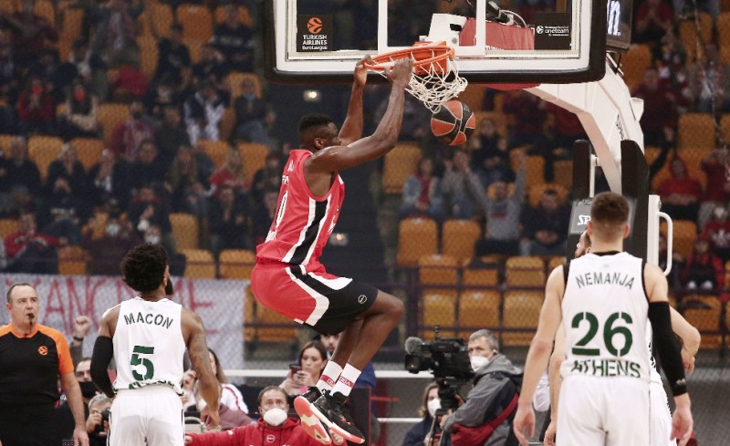 Τα καλύτερα καρφώματα απέναντι στους... ουραγούς! (video)