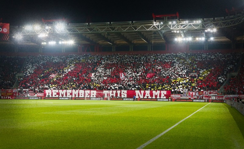 Θύρα 7: ΟΛΟΙ ΚΟΚΚΙΝΑ! Θέλουμε το Κύπελλο! (photo)