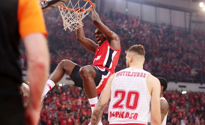 Υπόκλιση Μοντεγιούνας στον λαό του Θρύλου!