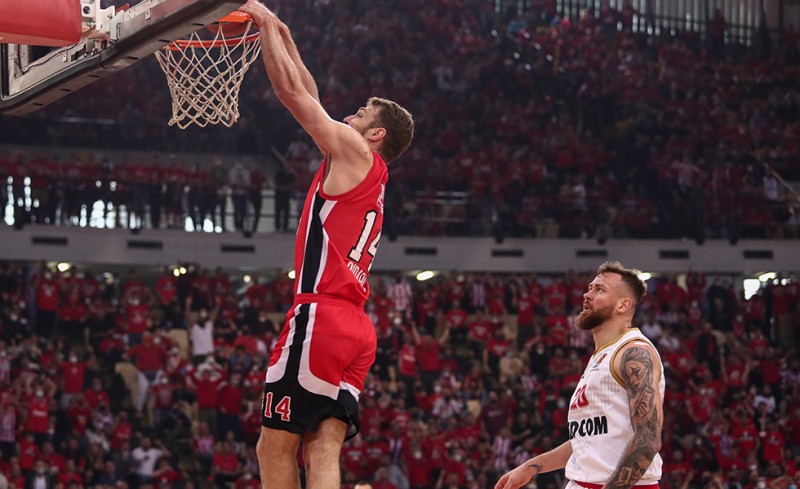 Βεζένκοβ: «Αν νικήσει τρία συνεχόμενα παιχνίδια...»