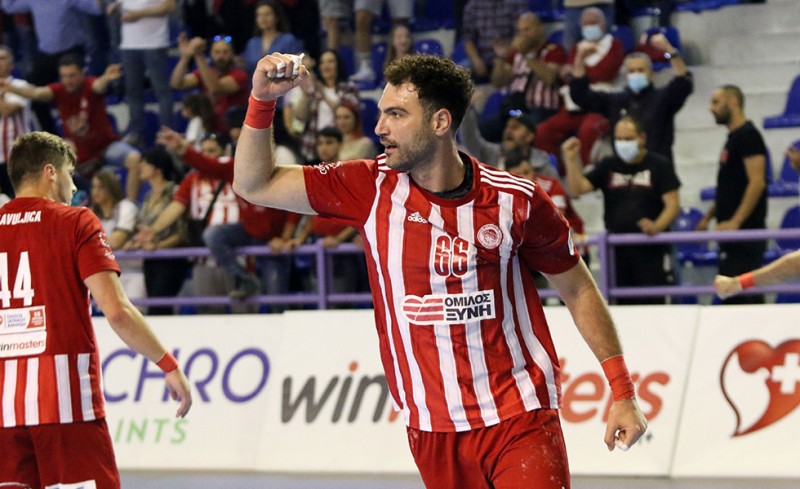 Δίπλα στο τμήμα Χάντμπολ για την κούπα