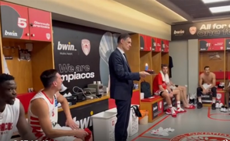 Ολυμπιακός: Η έκπληξη στον Μπαρτζώκα στα αποδυτήρια (video)