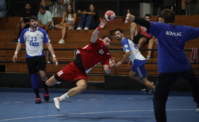 «Κλικ» από το φιλικό του Θρύλου