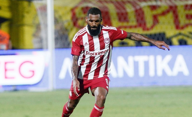 Χαρούμενος για τα 100 «ερυθρόλευκα» ματς ο Εμβιλά (video)