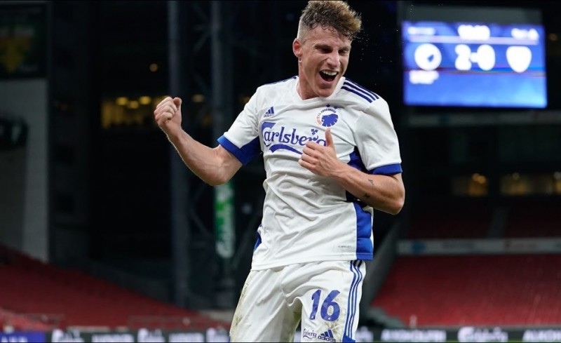 Επίθεση αγάπης από τους οπαδούς του Θρύλου στον Μπιέλ! (video)