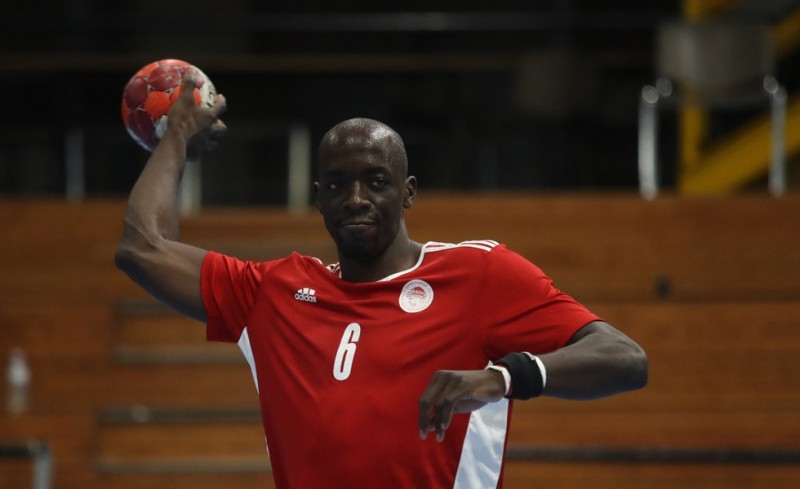 Νίκησε με όπλο την άμυνα ο Θρύλος