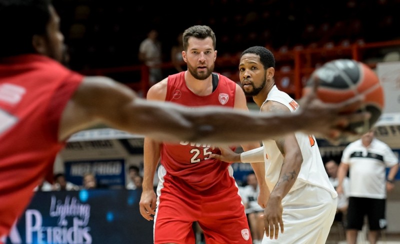 «Κλικ» από το φιλικό του Ολυμπιακού