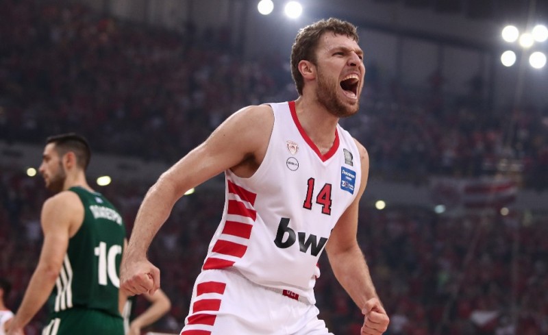 Βεζένκοβ: «Ο Ολυμπιακός ήταν η καλύτερη επιλογή, να κερδίζει η ομάδα»