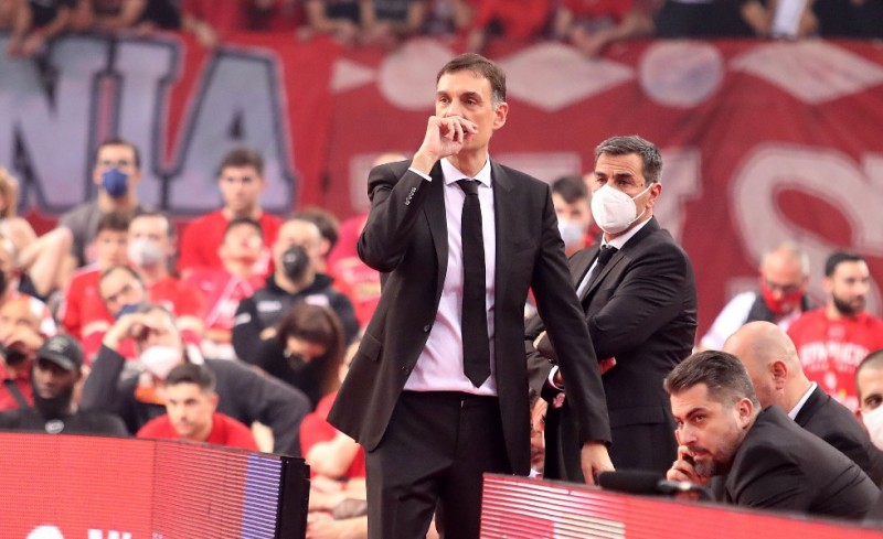 Γιατράς: «Από τους καλύτερους στην Ευρώπη ο Ολυμπιακός, έχει τον κορυφαίο προπονητή»