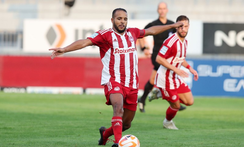 Αγωνία για Ελ Αραμπί, υπέστη διάταση έσω πλαγίου συνδέσμου