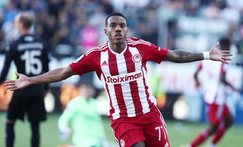 Ο Θρύλος το φέρνει στα ίσα με Γκάρι!