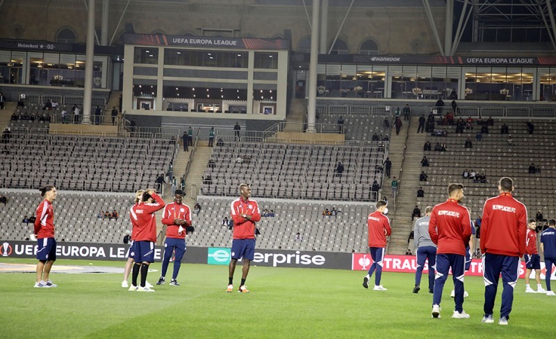 Η άφιξη του Ολυμπιακού στο «Τοφίκ Μπαχράμοφ» (video)