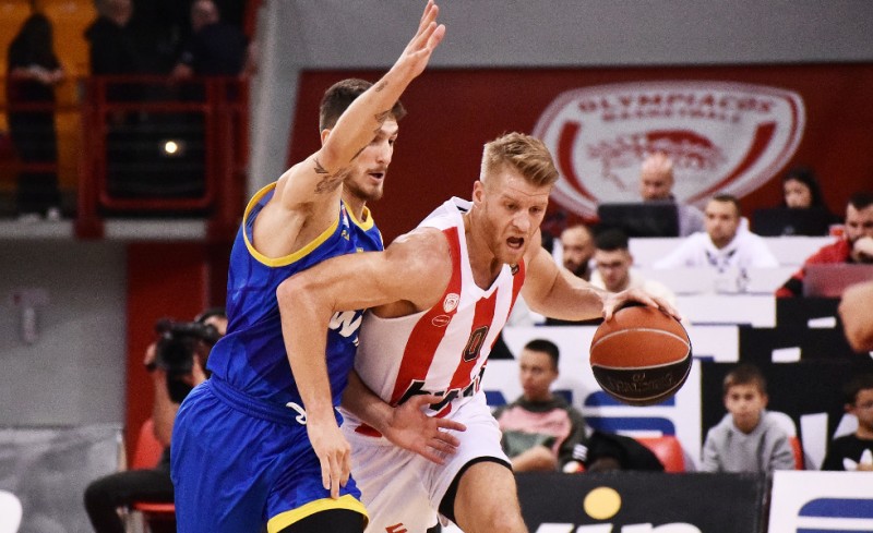 Στα αποδυτήρια ο Ουόκαπ εξαιτίας αιμορραγίας στο πρόσωπο