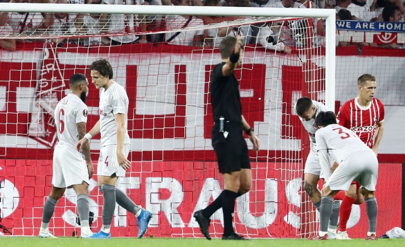 Το παράκανε με τις κάρτες ο ανεκδιήγητος Τοβέρ!