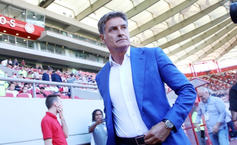 Μίτσελ σε ποδοσφαιριστές: «Είμαστε Ολυμπιακός, πάμε να το γυρίσουμε»