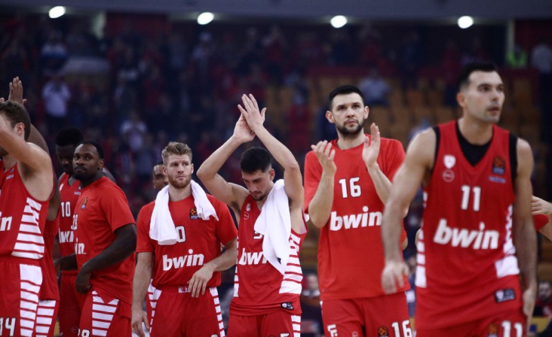 ΚΑΕ Ολυμπιακός: «Ψηλά το κεφάλι» (photo)