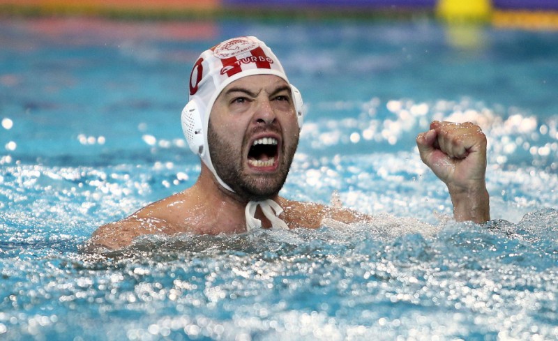 Σαρωτικός ο Θρύλος, «διπλό» και στη Γερμανία!