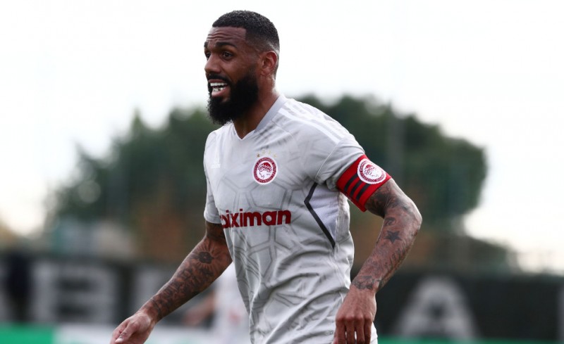 Με άδεια στη Γαλλία ο Εμβιλά