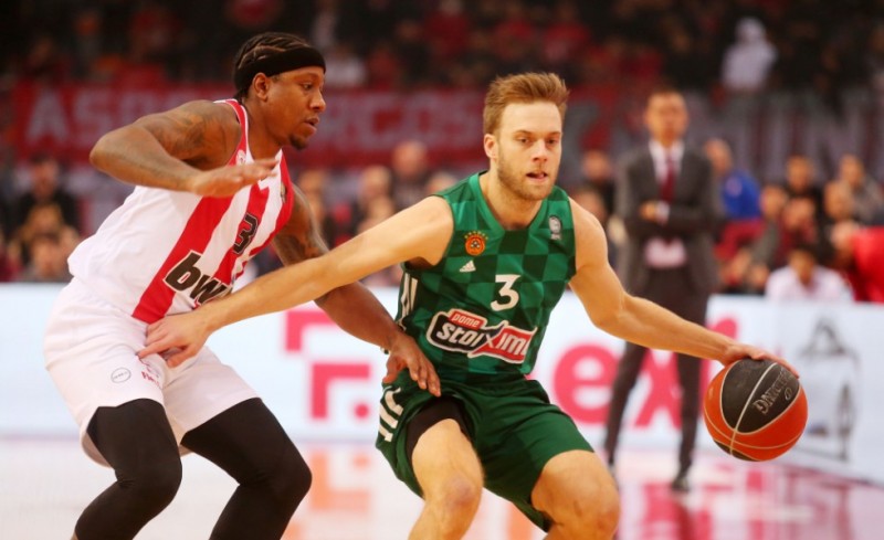 Αμφίβολος για Ολυμπιακό ο Ουόλτερς