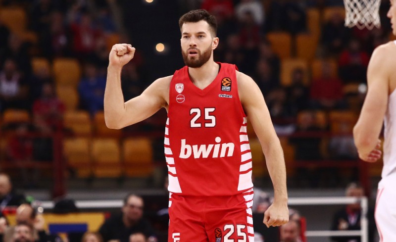 Μπροστά στο ημίχρονο ο Θρύλος!