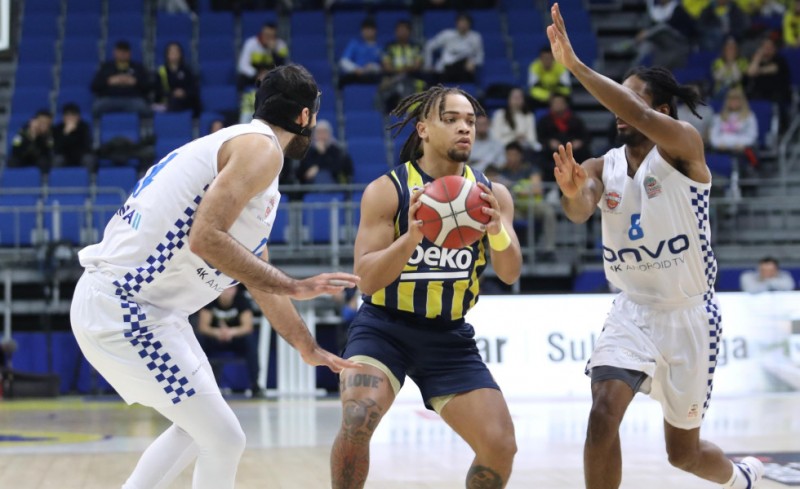 Άνετη νίκη για την Φενέρ πριν τον Ολυμπιακό!