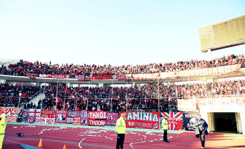«Βούλιαξε» το Πανθεσσαλικό, κόκκινη «λαοθάλασσα» στον Βόλο! (photos)