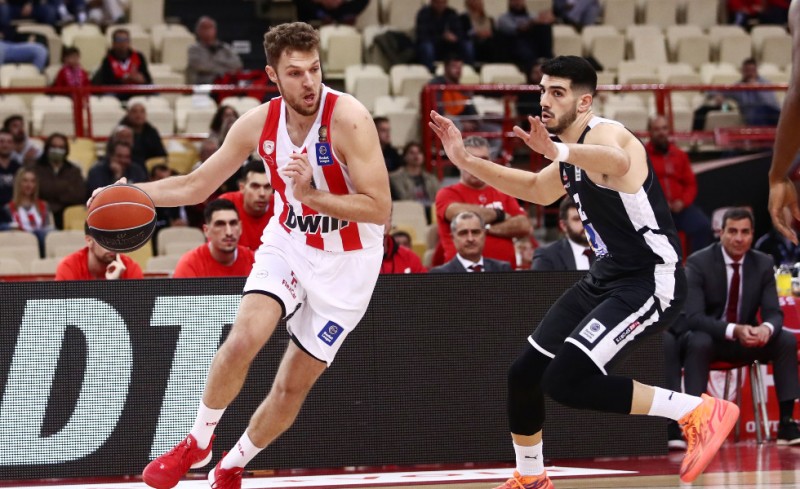 Βεζένκοφ: «Στον Ολυμπιακό είμαστε οικογένεια, αισθανόμαστε δίπλα μας τον κόσμο»