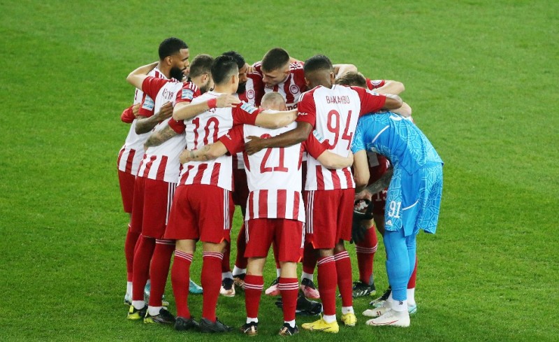 Διπλό στο Περιστέρι, Θρύλε ολέ, ολέ!