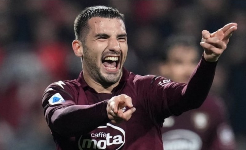 Στο τραπέζι και ο Mπονατσόλι (videos)